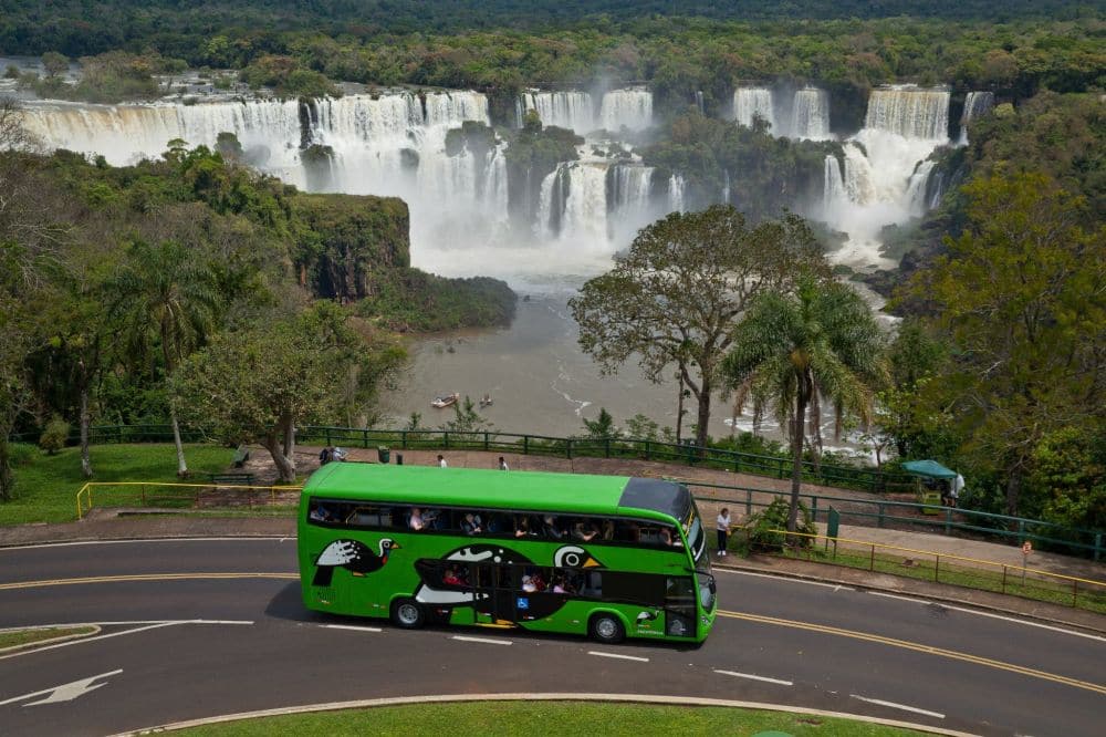 Фото 6167. Туристический автобус на водопадах Игуасу с бразильской стороны