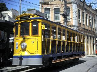 Желтый португальский трамвайчик